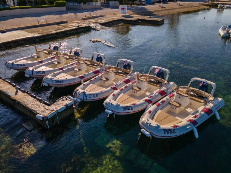 Louez un Barracuda 530 à Vir