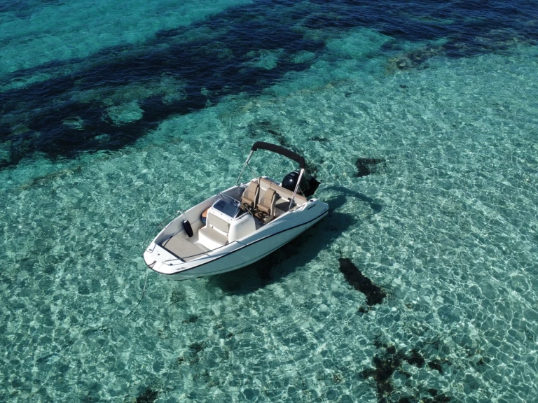 Bateau à moteur à louer à Mandelieu-la-Napoule au meilleur prix