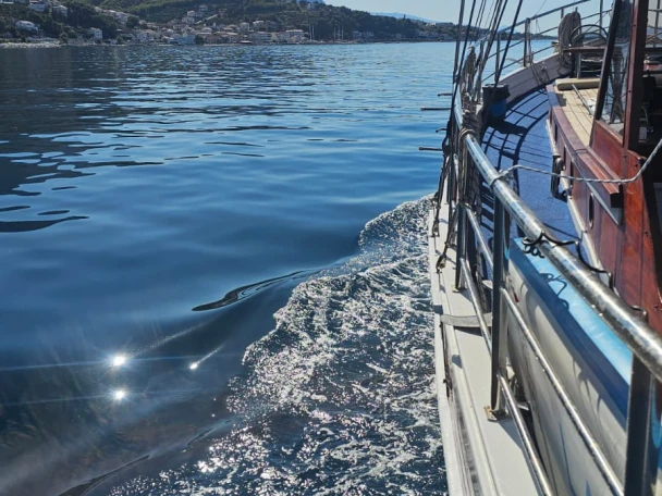Location bateau Ston 45 à Jesenice sur Samboat