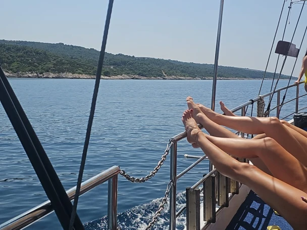 Louer Bateau à moteur avec ou sans skipper Ston à Jesenice