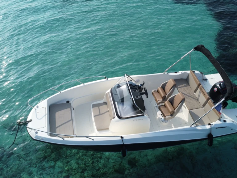 Louer Bateau à moteur avec ou sans skipper Quicksilver à Mandelieu-la-Napoule
