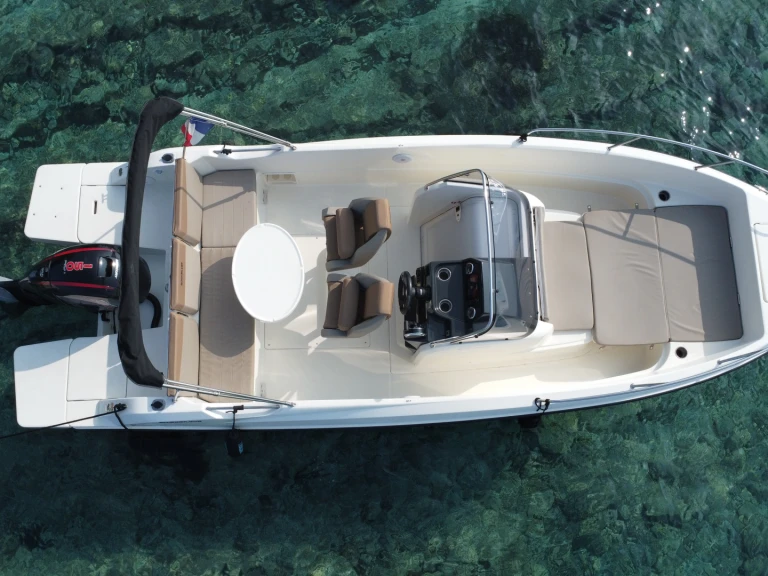 Location bateau Mandelieu-la-Napoule pas cher Activ 675 Open