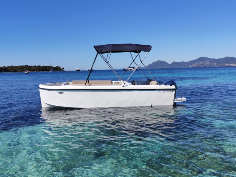 Location Bateau à moteur à Port de Cannes Marina - Valory 525