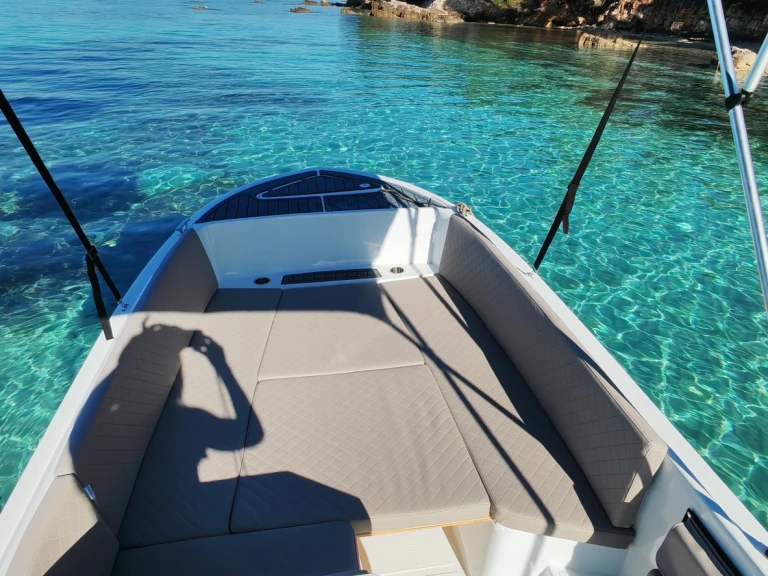 Bateau à moteur à louer à Port de Cannes Marina au meilleur prix