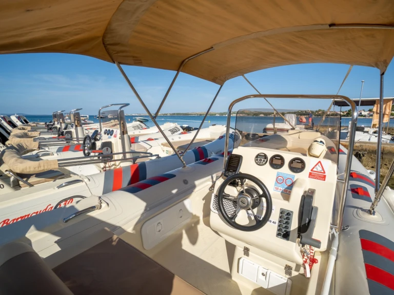 Louer Semi-rigide avec ou sans skipper barracuda 530 à Vir