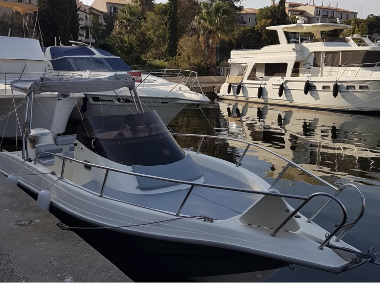 Location Bateau à moteur à Le Brusc - Technomarine stealth mythos