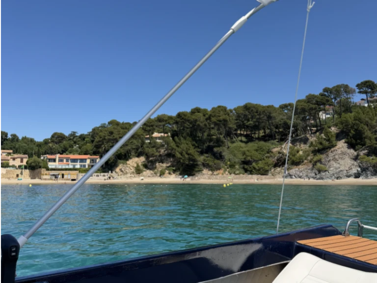 Louer Bateau à moteur avec ou sans skipper Jeanneau à France