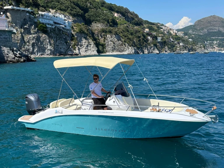 Louez un Romar Bermuda 690 à Vietri sul Mare