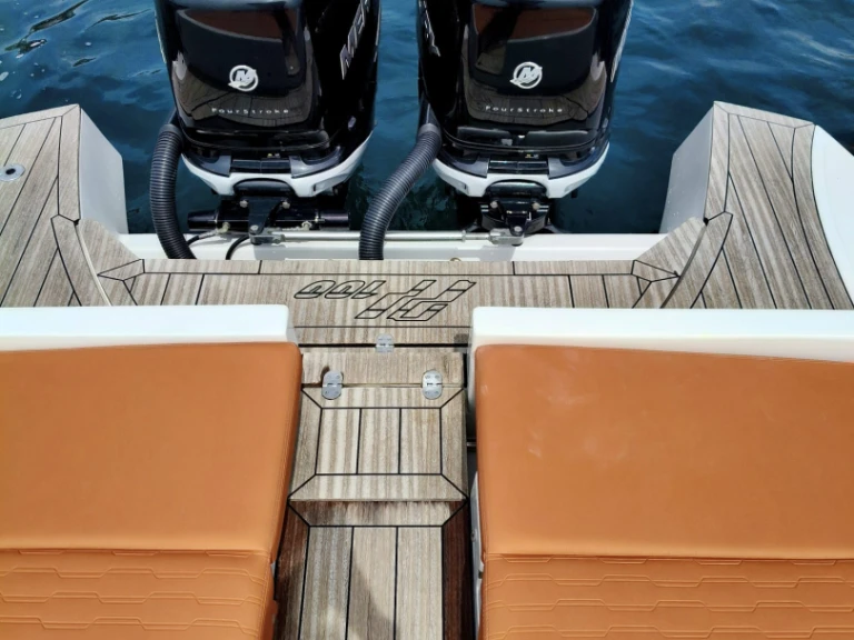 Panamera Yacht PY 100 T Top a louer à Naples