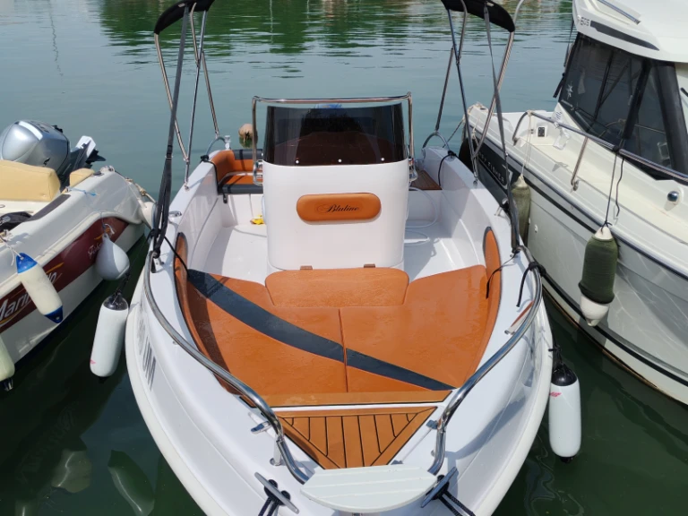 Louer Bateau à moteur avec ou sans skipper Bluline à Umag