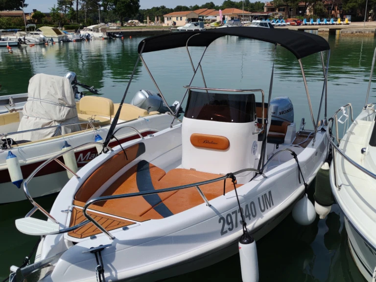 Location Bateau à moteur Bluline avec permis