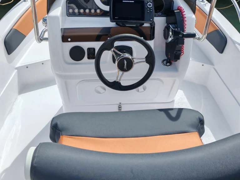 Bateau à moteur à louer à Umag au meilleur prix