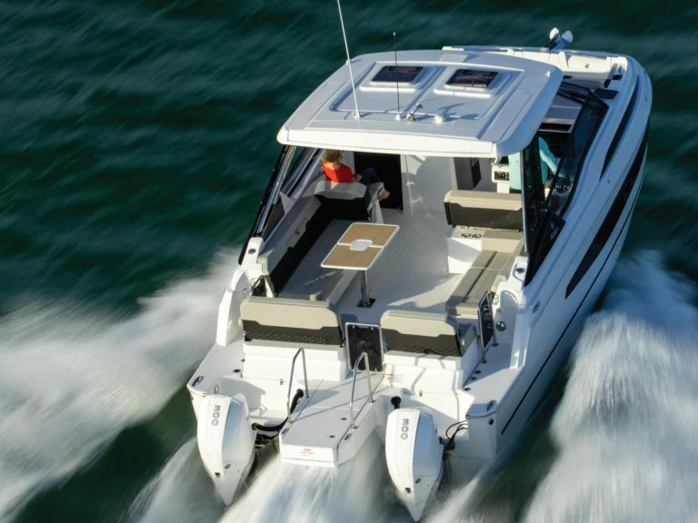 Aquila Aquila 32 Sport a louer à Le Marin