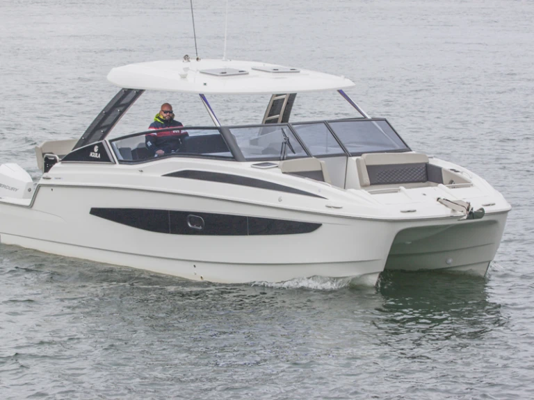 Location Bateau à moteur à Le Marin - Aquila Aquila 32 Sport