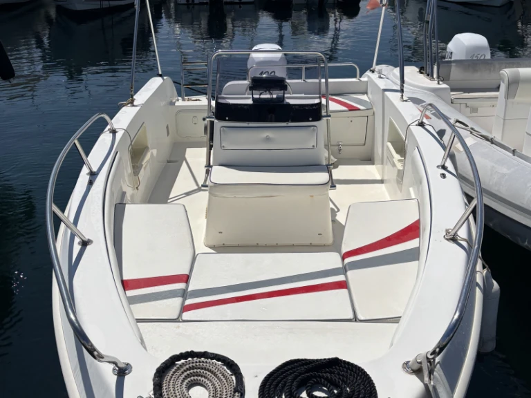 Louer Bateau à moteur avec ou sans skipper Selva à Les Issambres