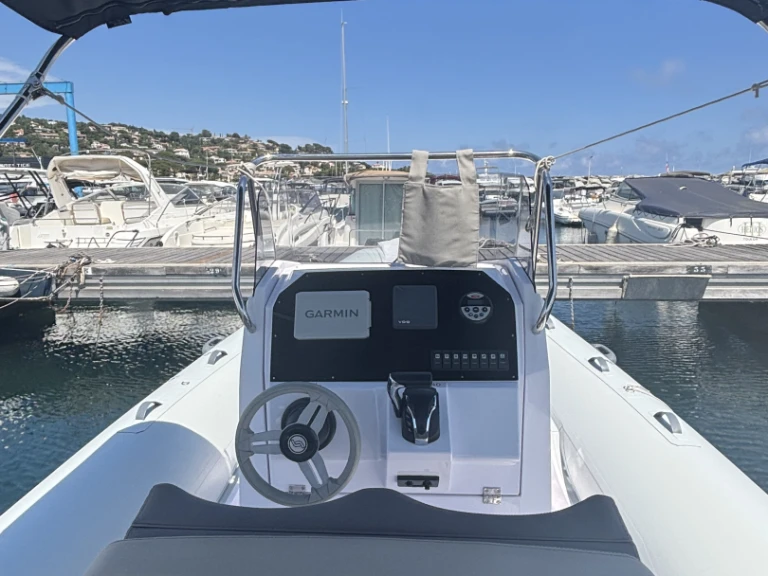 Louer Semi-rigide avec ou sans skipper Selva à Les Issambres