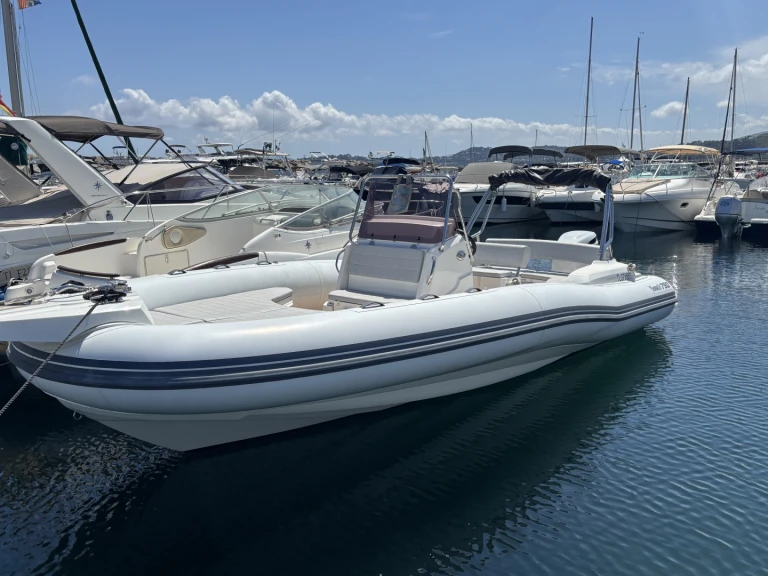 Marlin Boat 790 Pro Dynamic a louer à Les Issambres