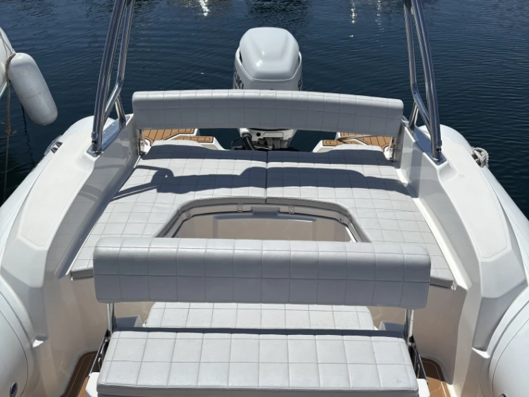 Location bateau Les Issambres pas cher 790 Pro Dynamic