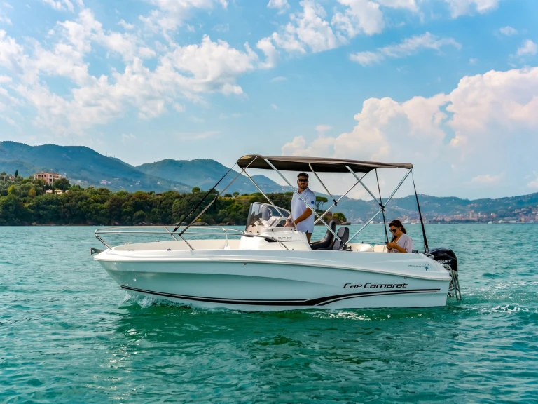 Louer Bateau à moteur avec ou sans skipper Jeanneau à La Spezia