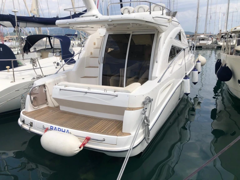 Location Yacht Sealine avec permis