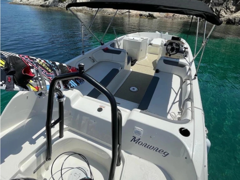 Louer Bateau à moteur avec ou sans skipper Bayliner à Hyères