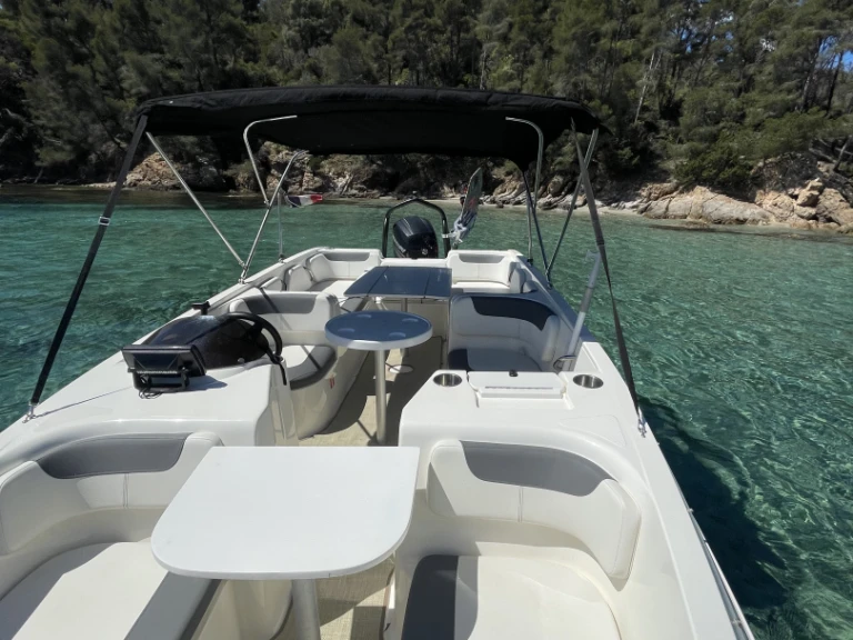 Location Bateau à moteur Bayliner avec permis