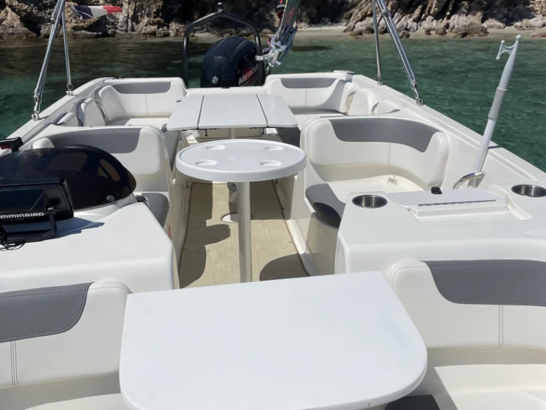 Bateau à moteur à louer à Hyères au meilleur prix
