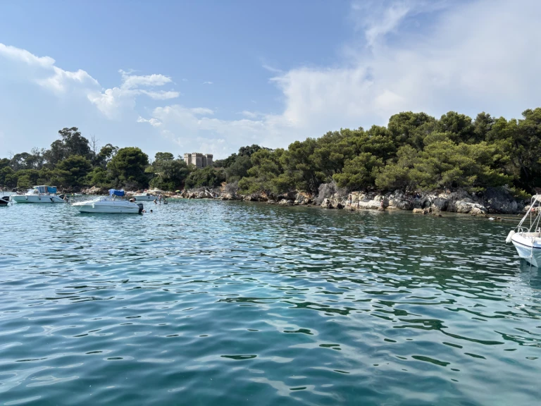 Location Bateau à moteur Jeanneau avec permis