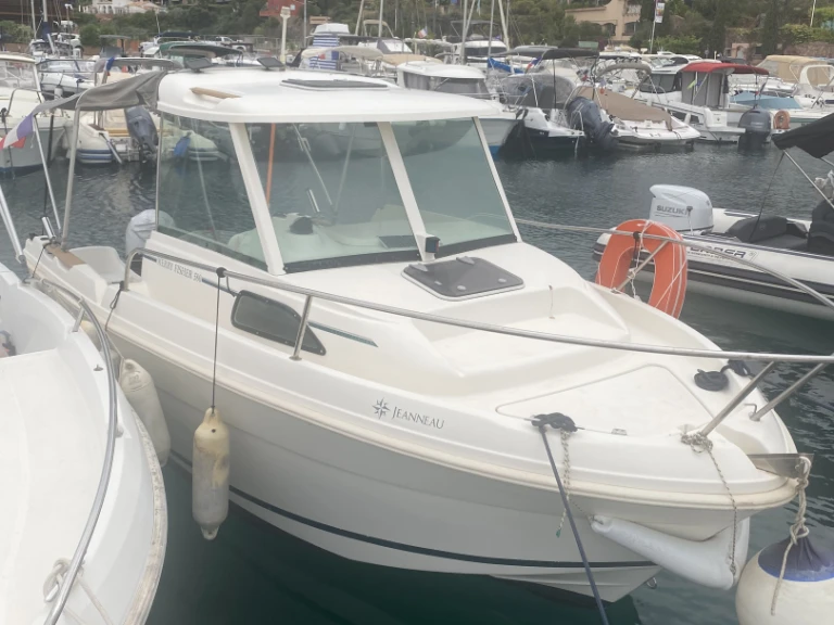 Louer Bateau à moteur avec ou sans skipper Jeanneau à Théoule-sur-Mer