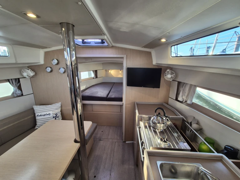 Location bateau Heiligenhafen pas cher Oceanis 38.1