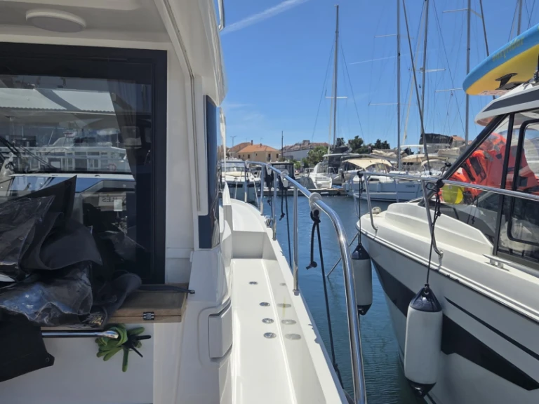 Louer Bateau à moteur avec ou sans skipper Sealine à Biograd na Moru