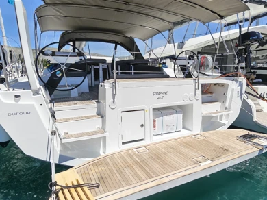 Charter a Dufour Dufour 54 - 6 cab. in Seget Donji on Samboat