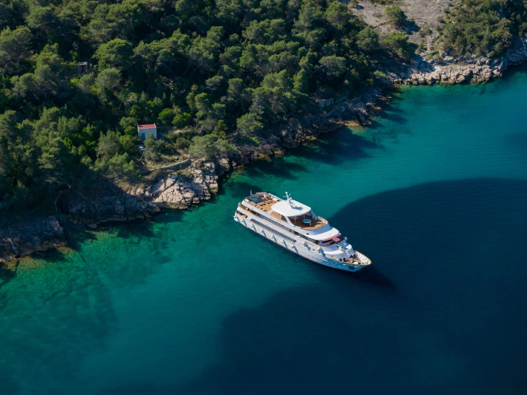 Location Yacht Custom Made avec permis