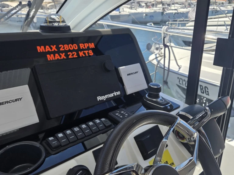 Location Bateau à moteur à Biograd na Moru - Sealine Sealine C335