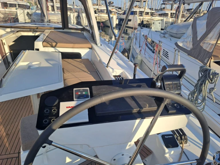 Location bateau Álimos pas cher Oceanis 52 - 6 cab.