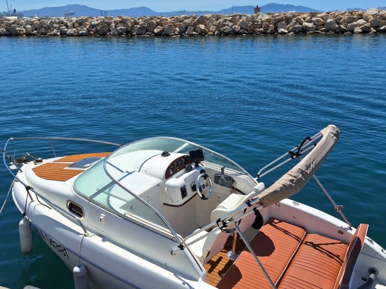 Louer Bateau à moteur avec ou sans skipper Sessa Marine à Marseille