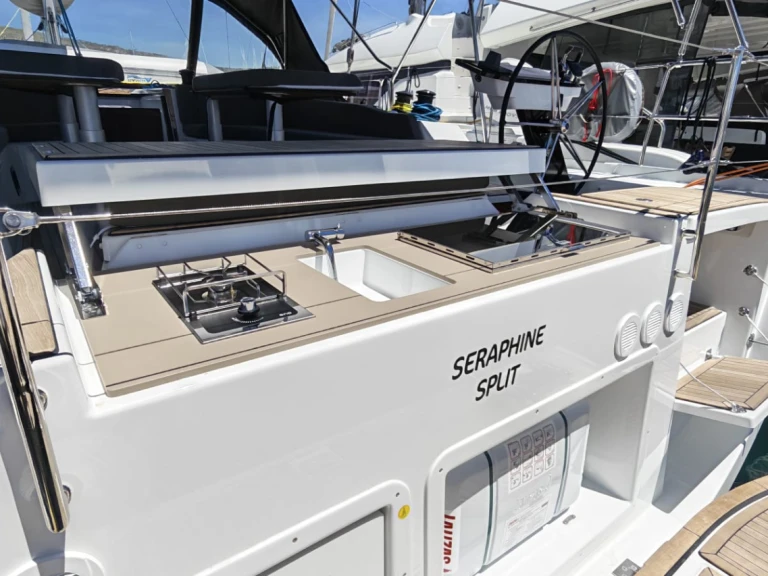 Location bateau Seget Donji pas cher Dufour 54 - 6 cab.