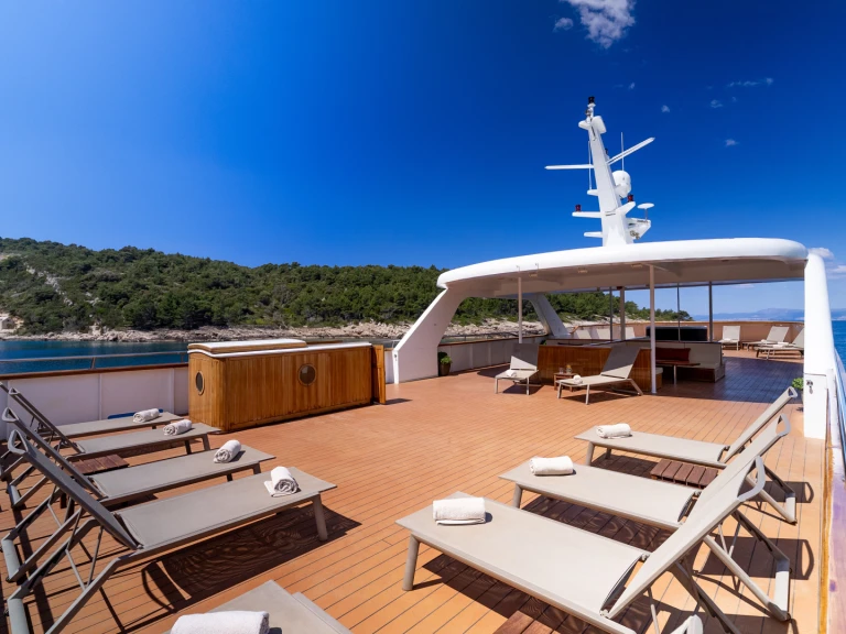 Location Yacht Custom Made avec permis