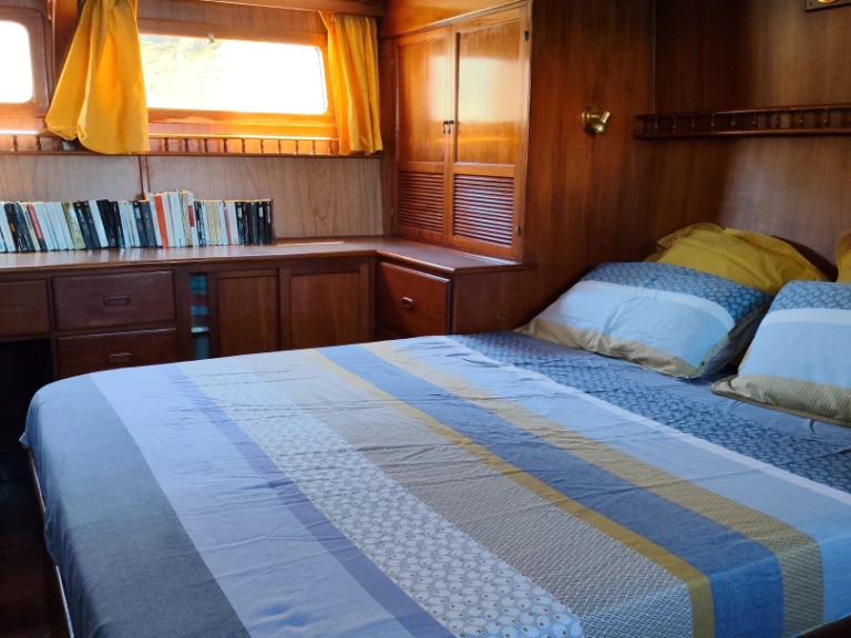 Location Bateau à moteur MODERN BOAT avec permis