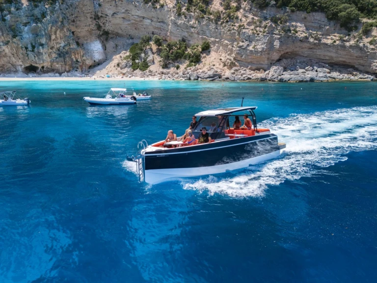Louer Bateau à moteur avec ou sans skipper De Antonio Yacht D29 à Cala Gonone