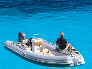 Schlauchboot mieten in Cala Gonone zum besten Preis