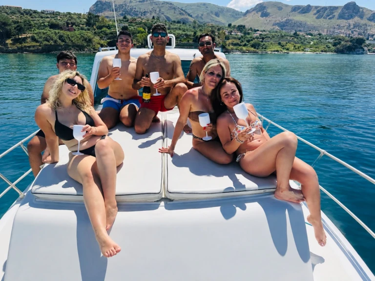 Louer Bateau à moteur avec ou sans skipper aztec à Cefalù