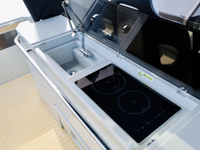 Location Bateau à moteur DE ANTONIO Yachts avec permis