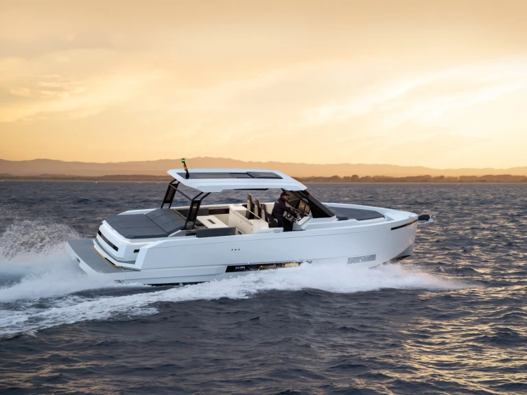 Bateau à moteur à louer à Herceg Novi au meilleur prix