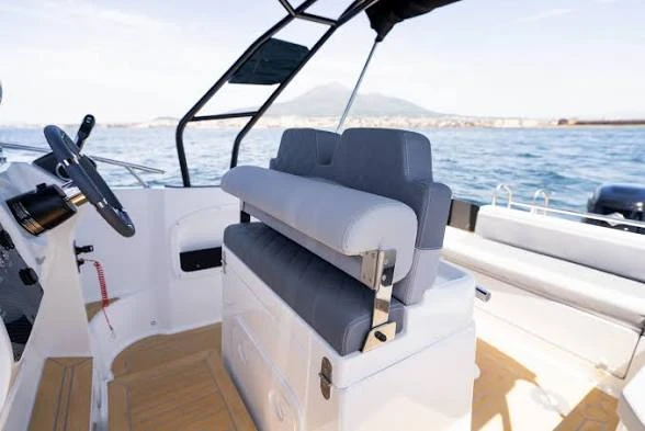 Bateau à moteur à louer à Porto Rotondo au meilleur prix