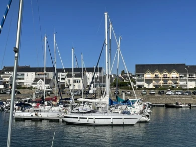 Boat rental Comar-Yachts Comet 11 in La Trinité-sur-Mer on Samboat