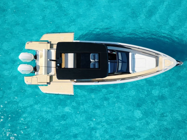 Louer Bateau à moteur avec ou sans skipper Virtue à Port of Cannigione