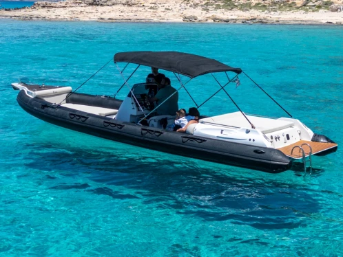 Bateau à moteur à louer à Kissamos au meilleur prix