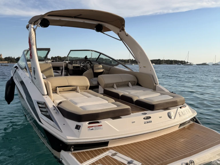 Location Bateau à moteur à Mandelieu-la-Napoule - Régal Regal 2300