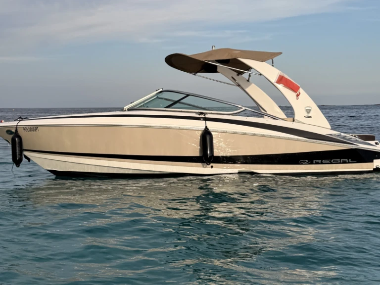 Louer Bateau à moteur avec ou sans skipper Régal à Mandelieu-la-Napoule
